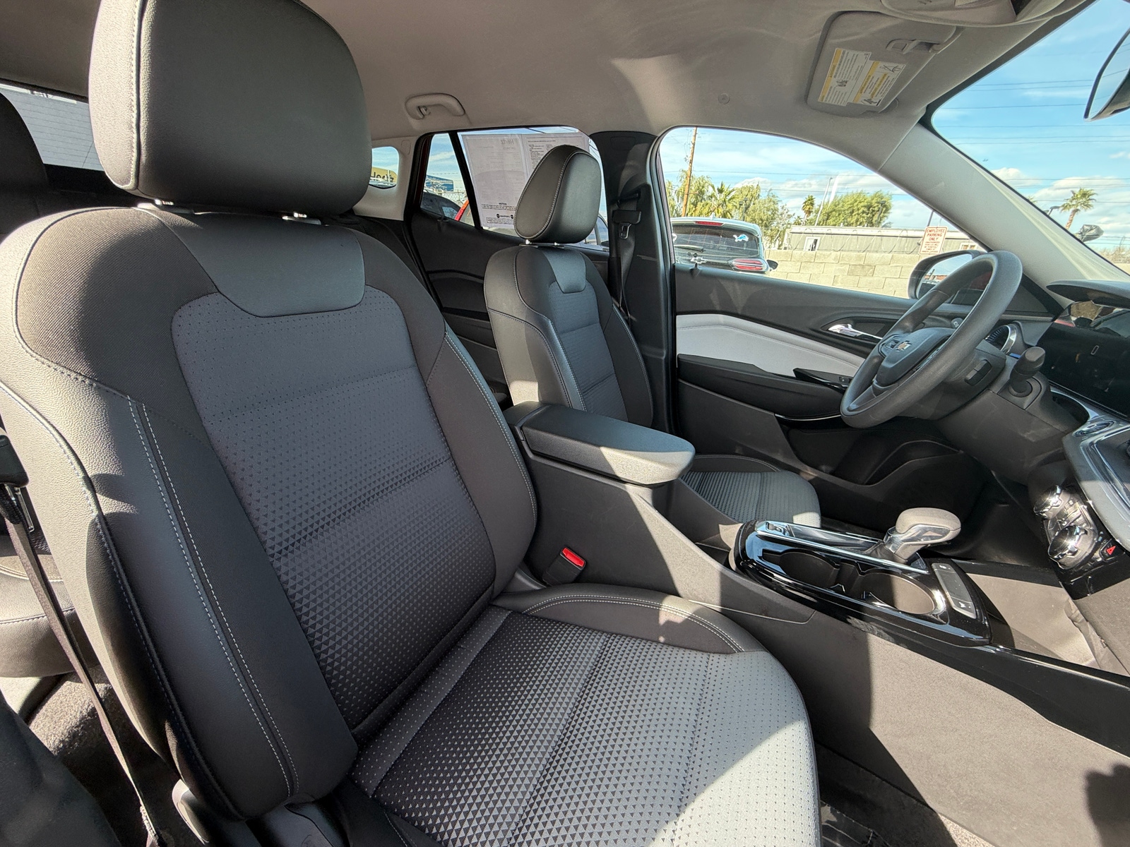 Thumbnail: 2025 Chevrolet Trax - 2