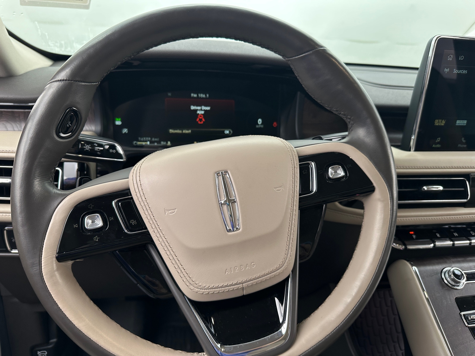 Thumbnail: 2023 Lincoln Aviator - 4