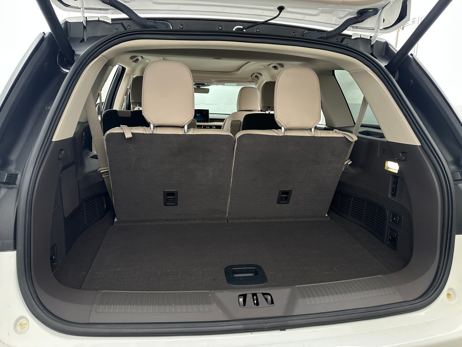 Thumbnail: 2023 Lincoln Aviator - 6