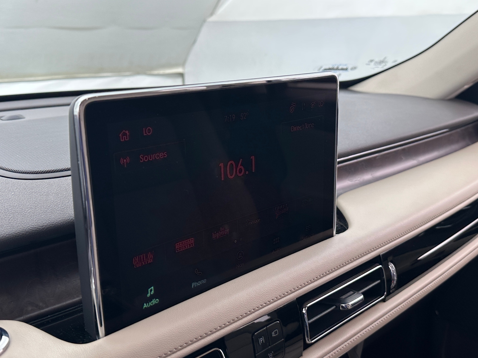 Thumbnail: 2023 Lincoln Aviator - 3