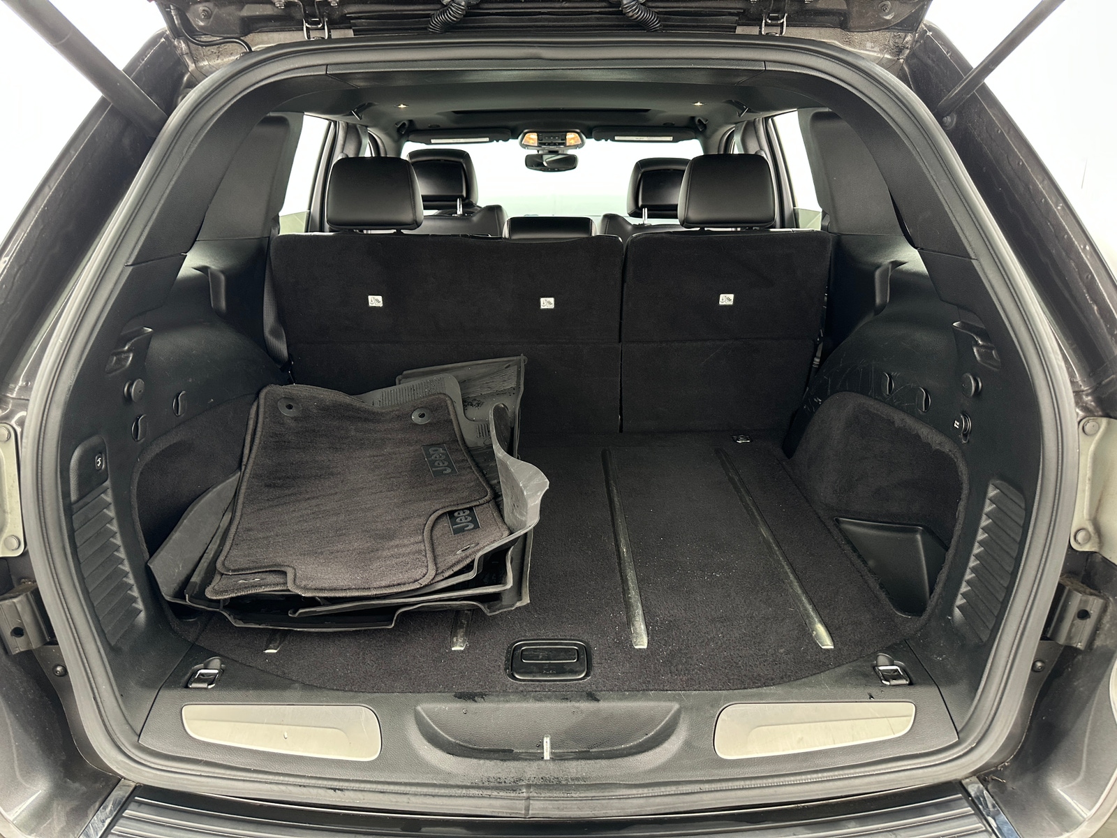 Thumbnail: 2017 Jeep Grand Cherokee - 6