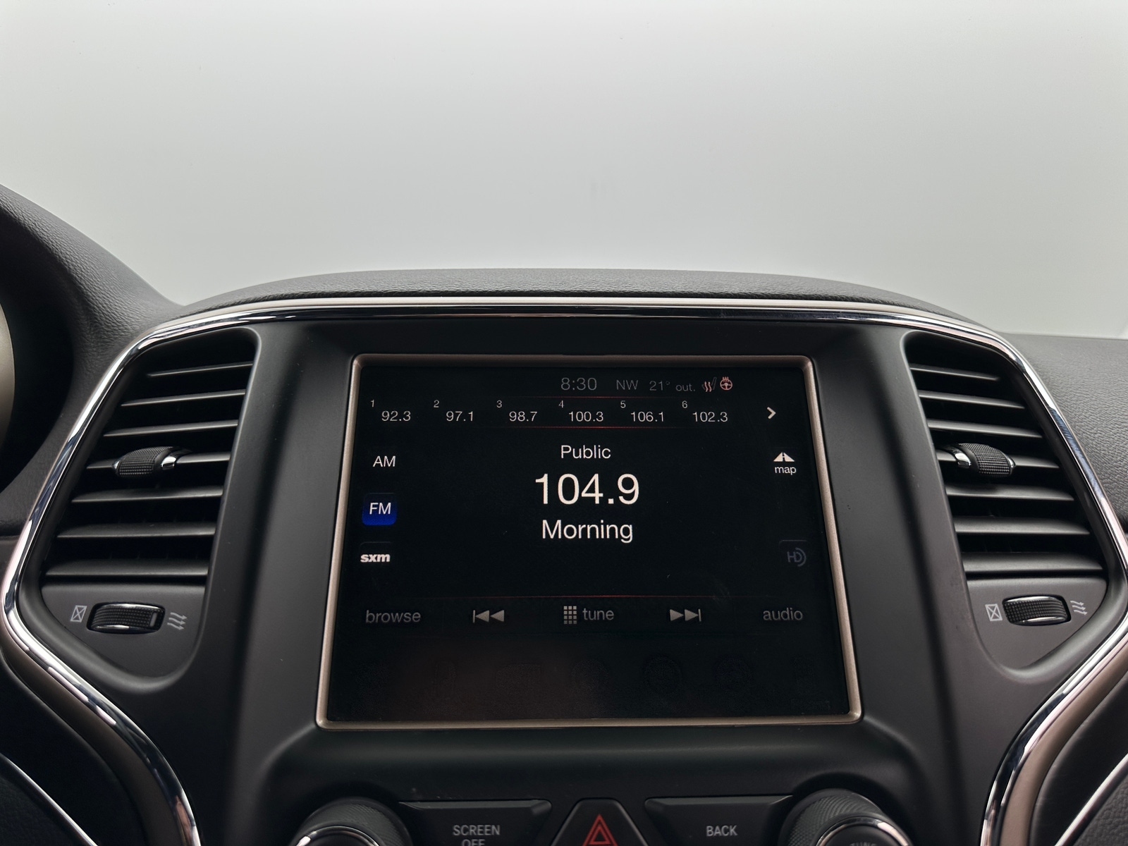 Thumbnail: 2017 Jeep Grand Cherokee - 3