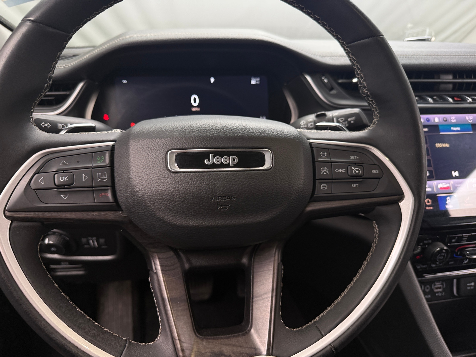 Thumbnail: 2023 Jeep Grand Cherokee L - 4