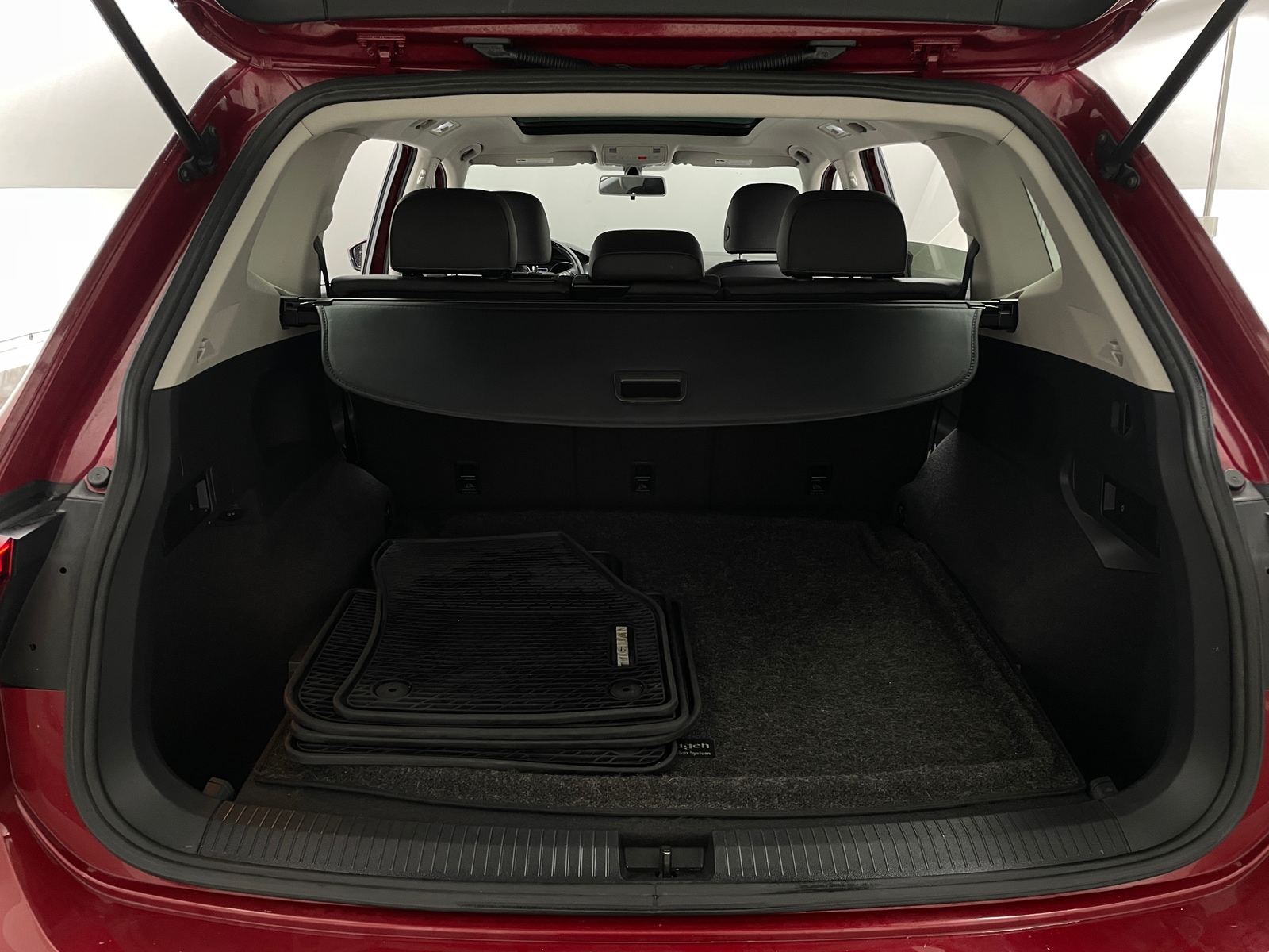 Thumbnail: 2018 Volkswagen Tiguan - 6