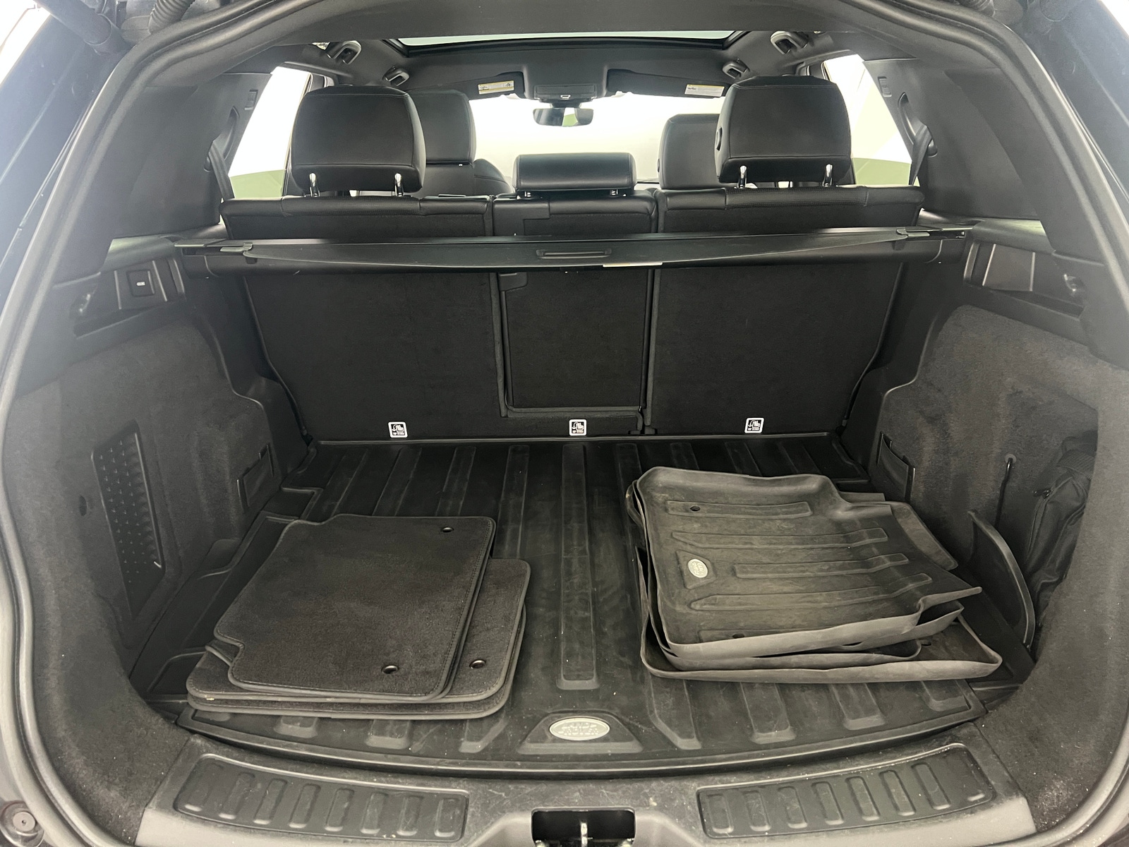 Thumbnail: 2020 Land Rover Discovery Sport - 7