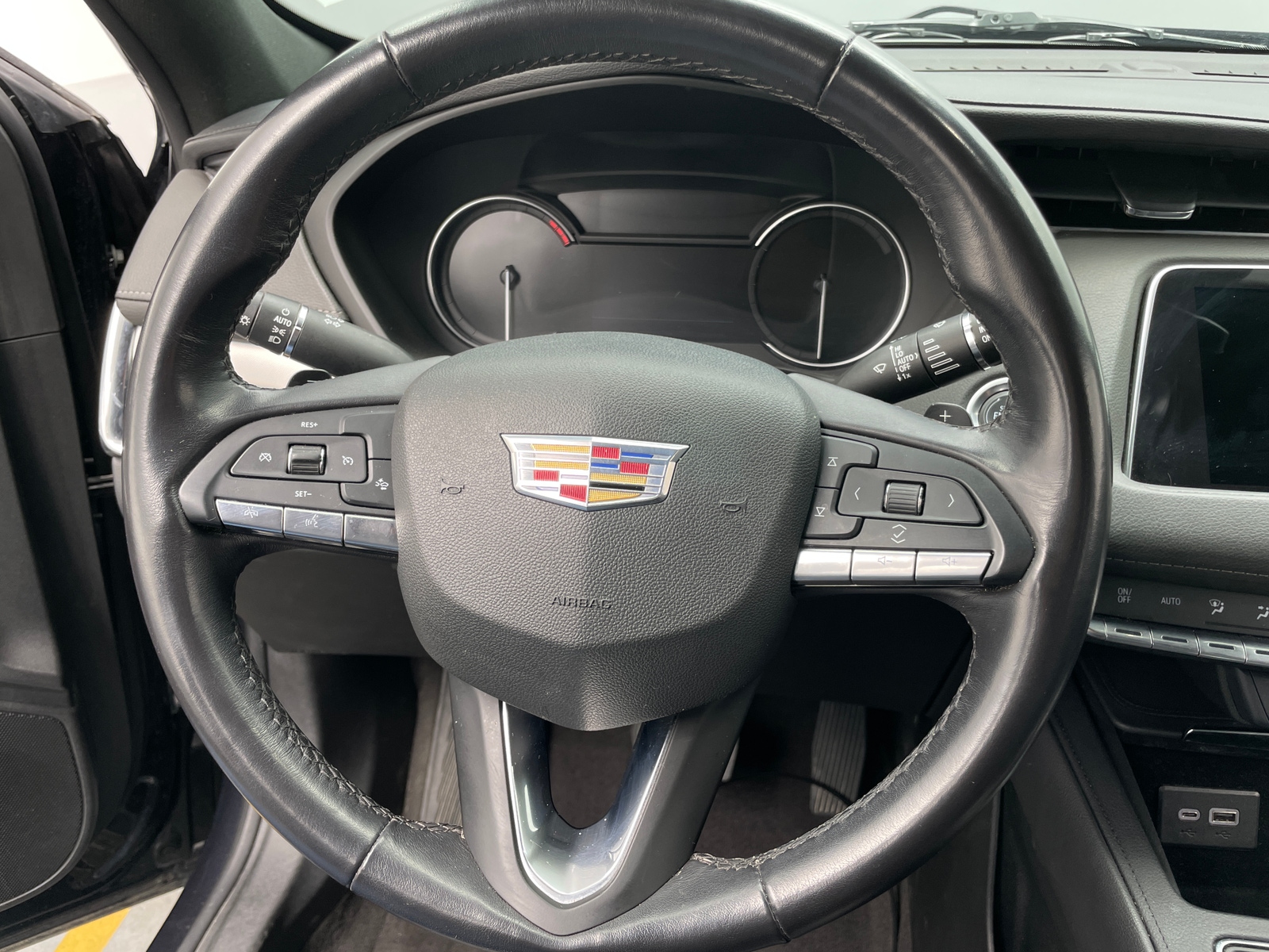 Thumbnail: 2023 Cadillac XT4 - 4