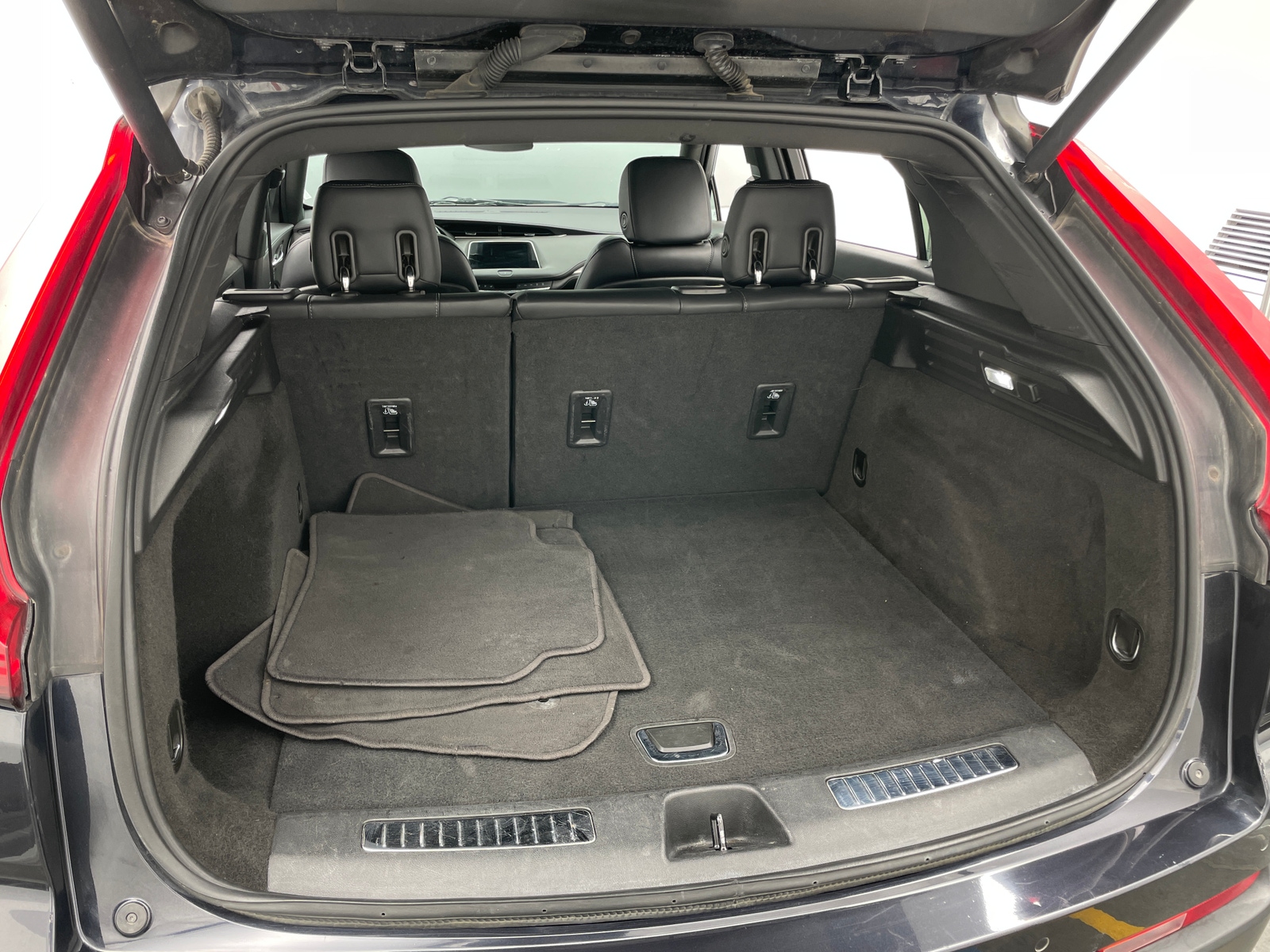 Thumbnail: 2023 Cadillac XT4 - 6