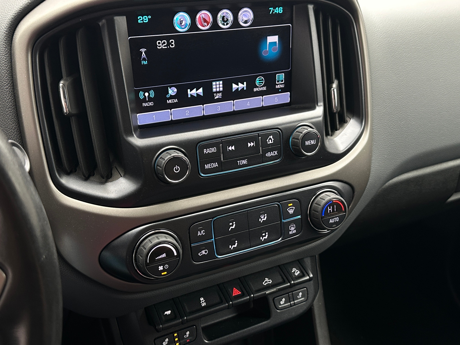 Thumbnail: 2016 Chevrolet Colorado - 3