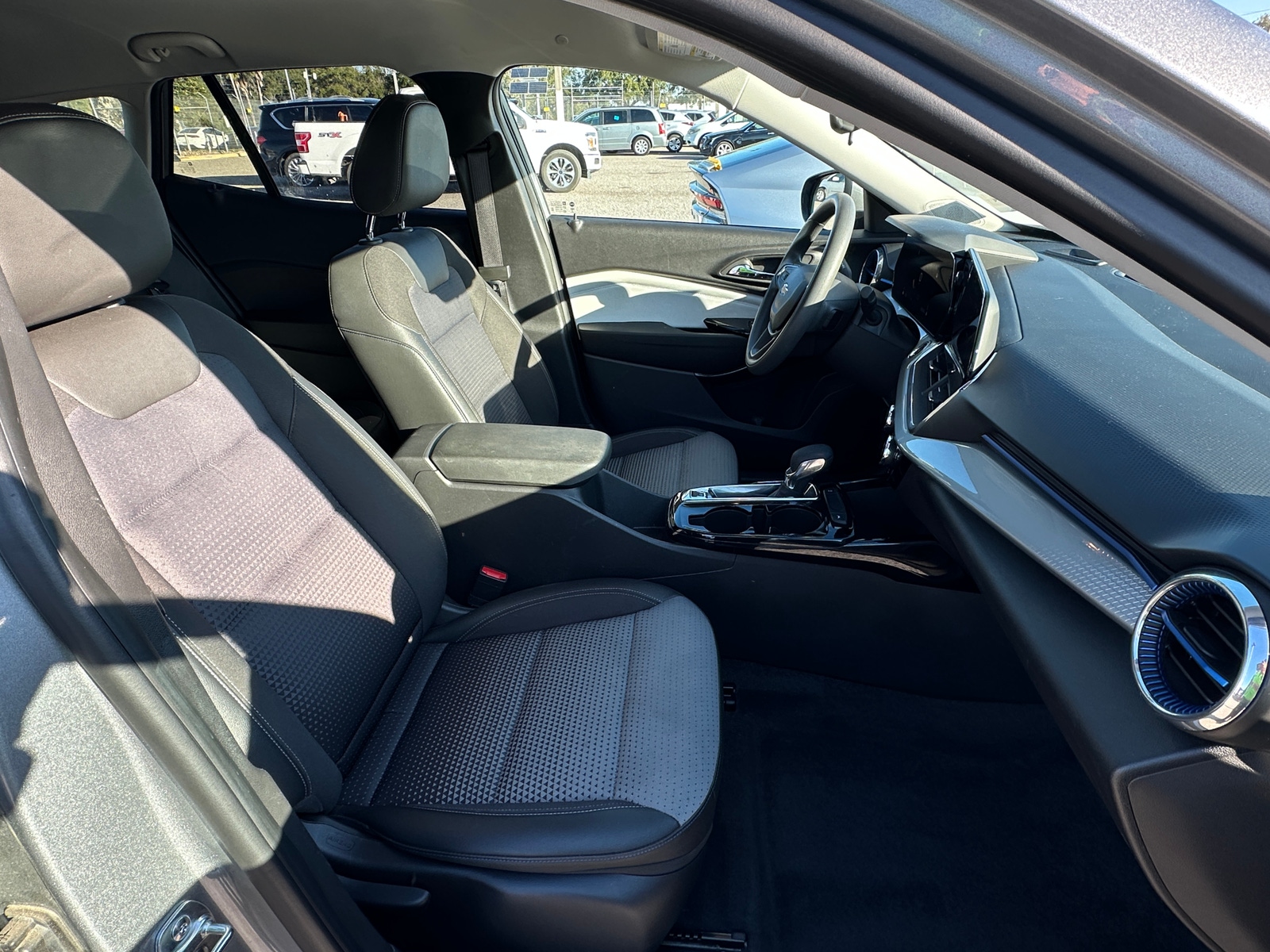 Thumbnail: 2025 Chevrolet Trax - 2