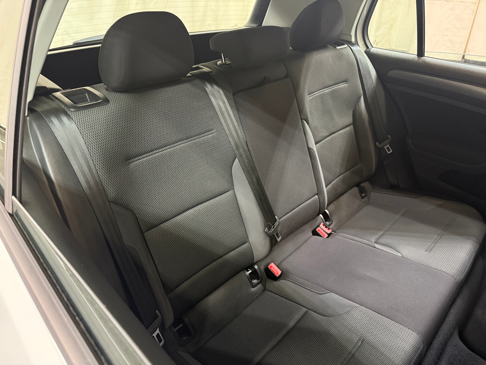 Thumbnail: 2017 Volkswagen e-Golf - 6