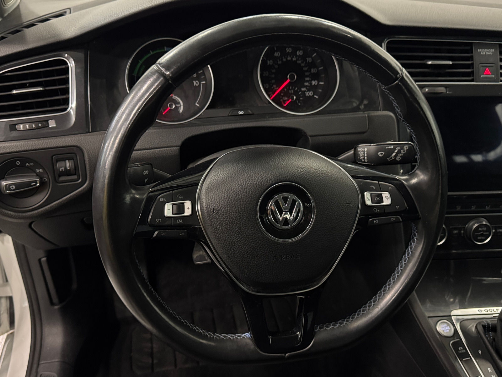 Thumbnail: 2017 Volkswagen e-Golf - 5