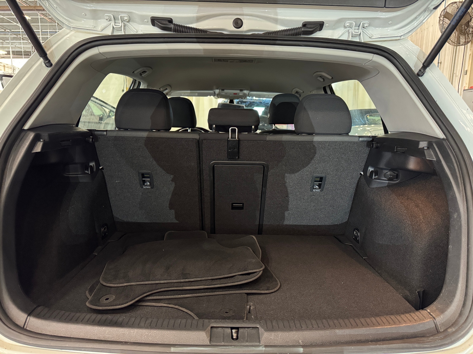 Thumbnail: 2017 Volkswagen e-Golf - 7