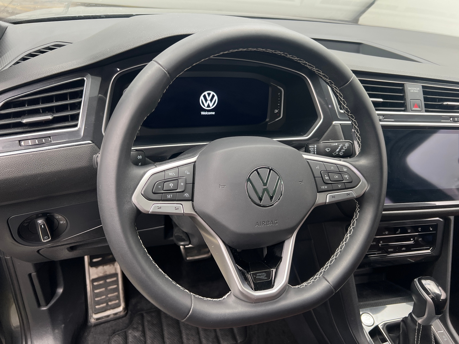 Thumbnail: 2023 Volkswagen Tiguan - 4