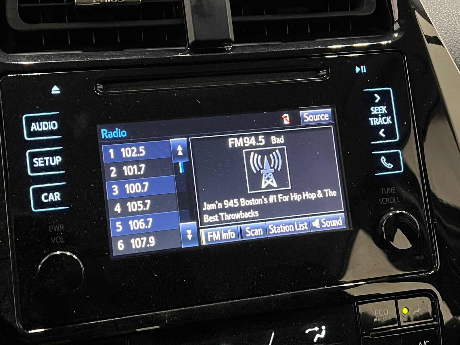 Thumbnail: 2016 Toyota Prius - 4