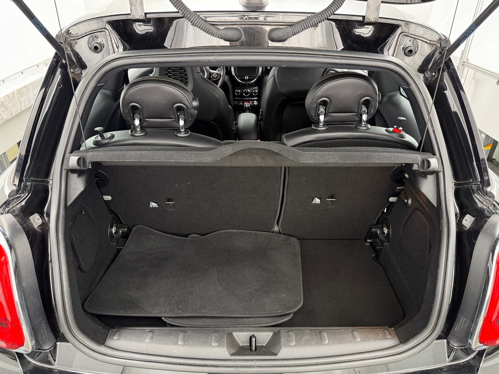 Thumbnail: 2018 MINI Cooper Hardtop - 7