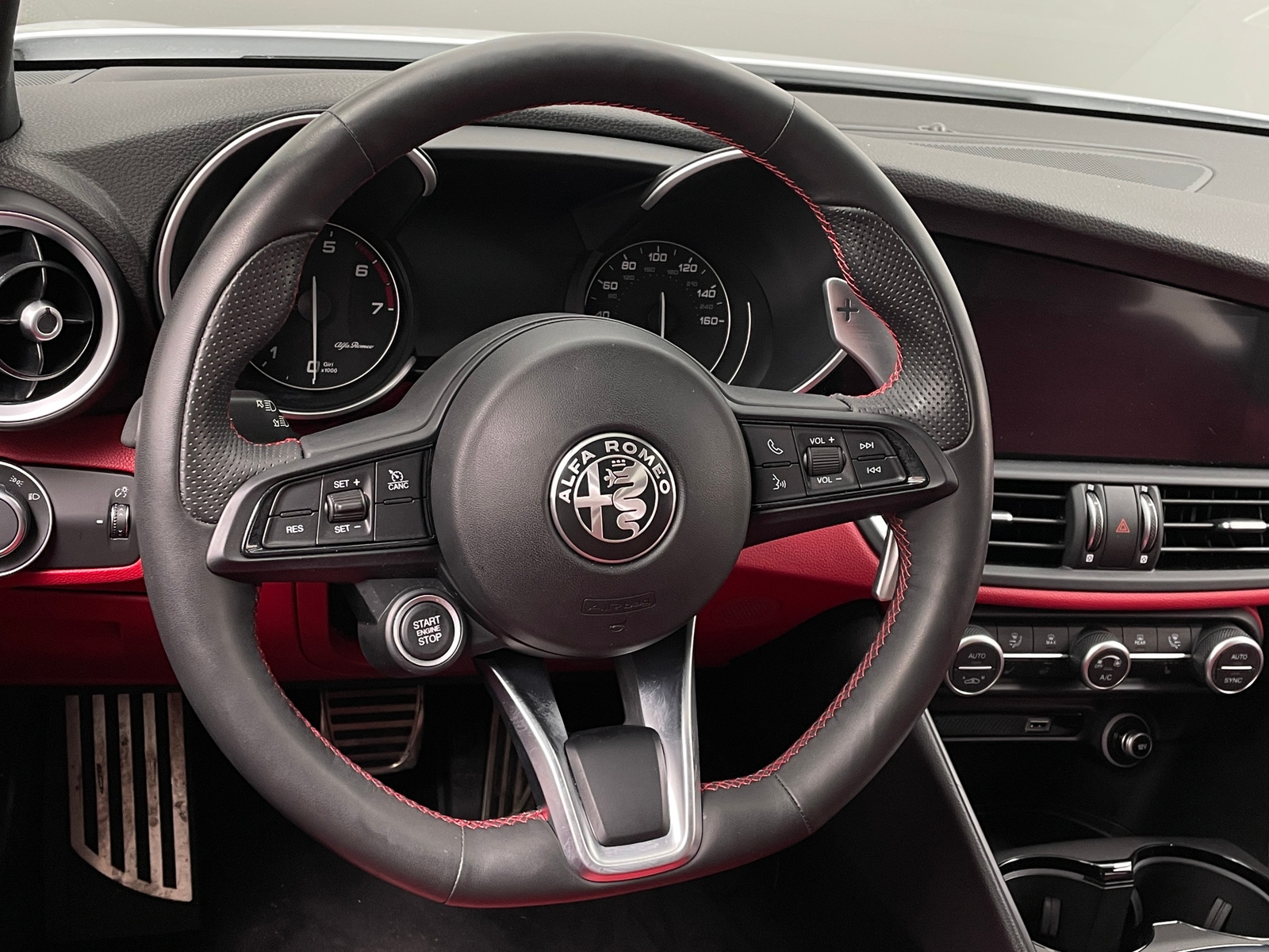 Thumbnail: 2020 Alfa Romeo Giulia - 4