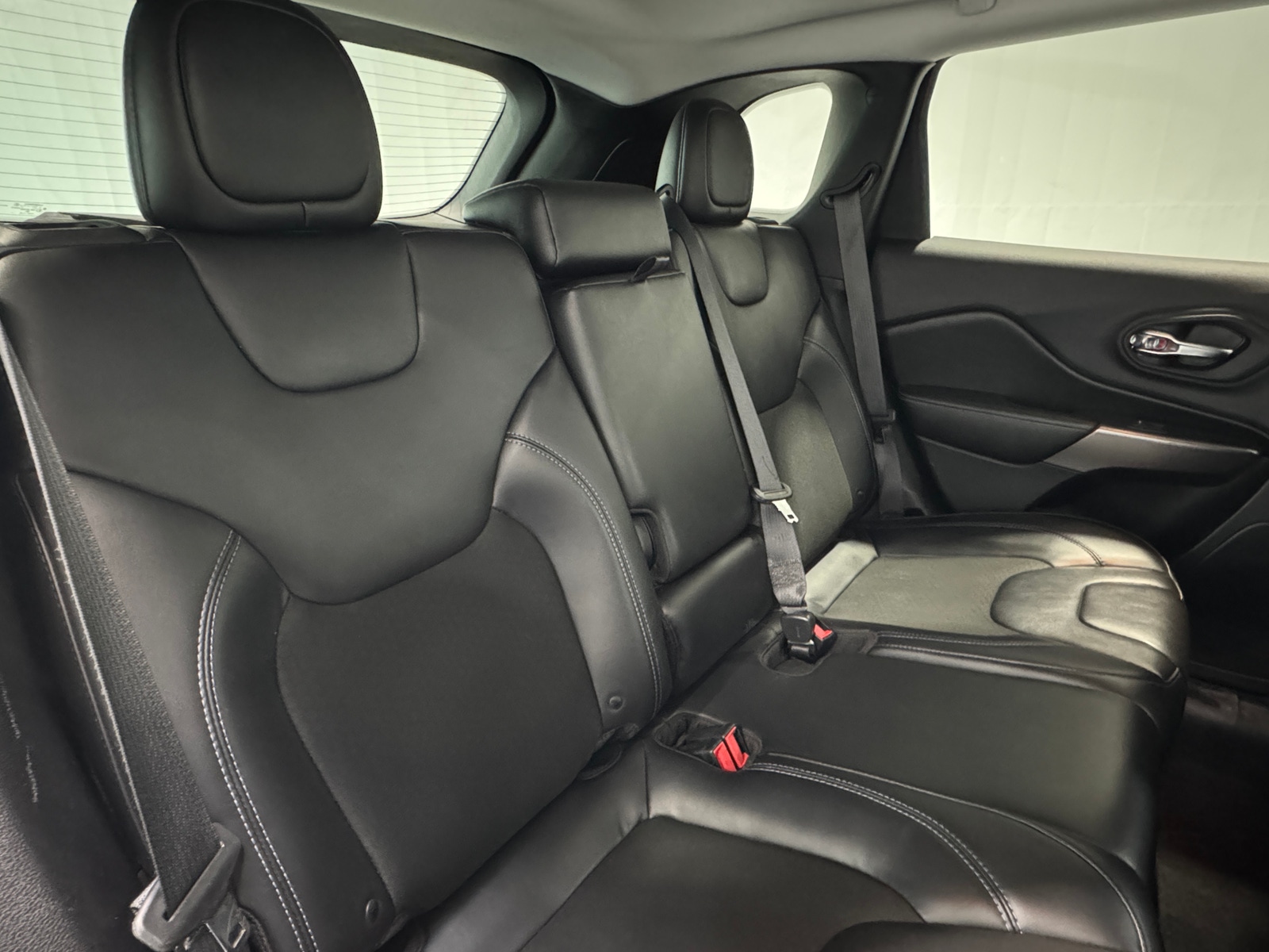 Thumbnail: 2019 Jeep Cherokee - 6