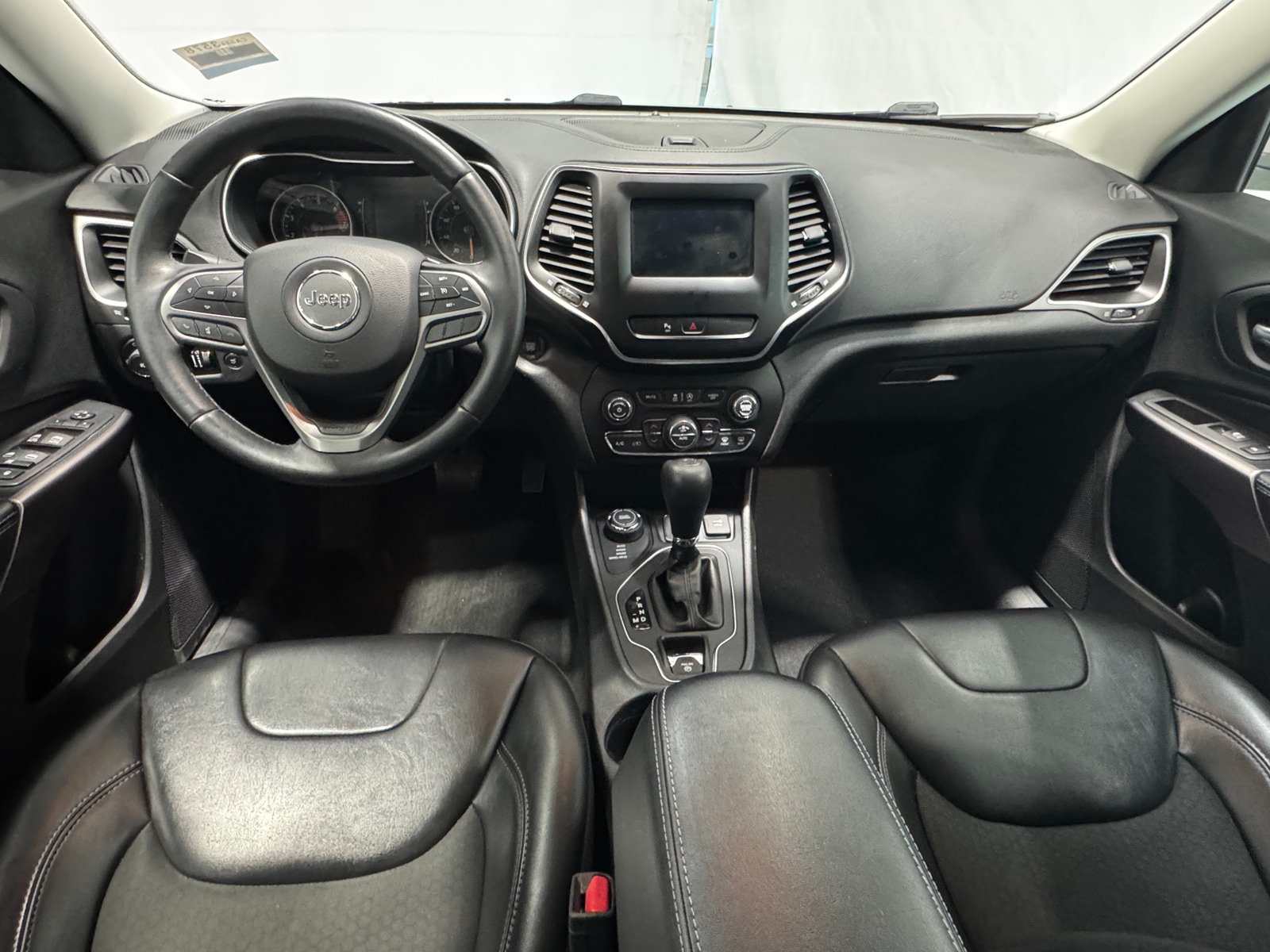 Thumbnail: 2019 Jeep Cherokee - 3