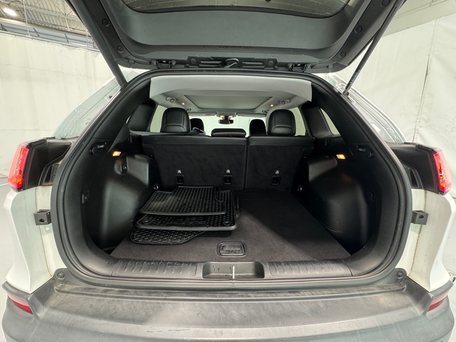 Thumbnail: 2019 Jeep Cherokee - 7