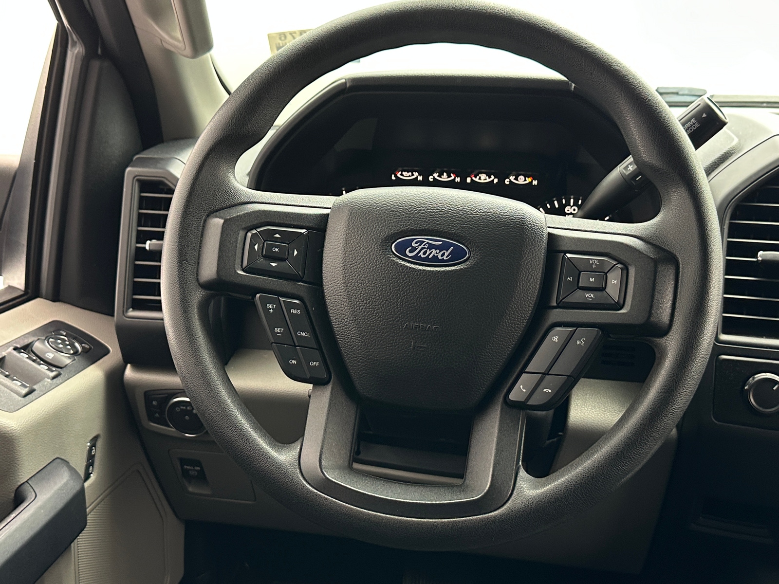 Thumbnail: 2018 Ford Econoline - 5