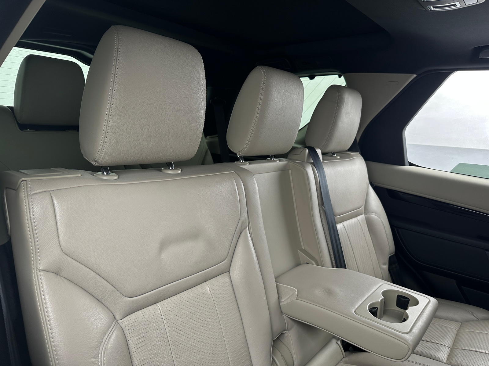 Thumbnail: 2020 Land Rover Discovery - 5