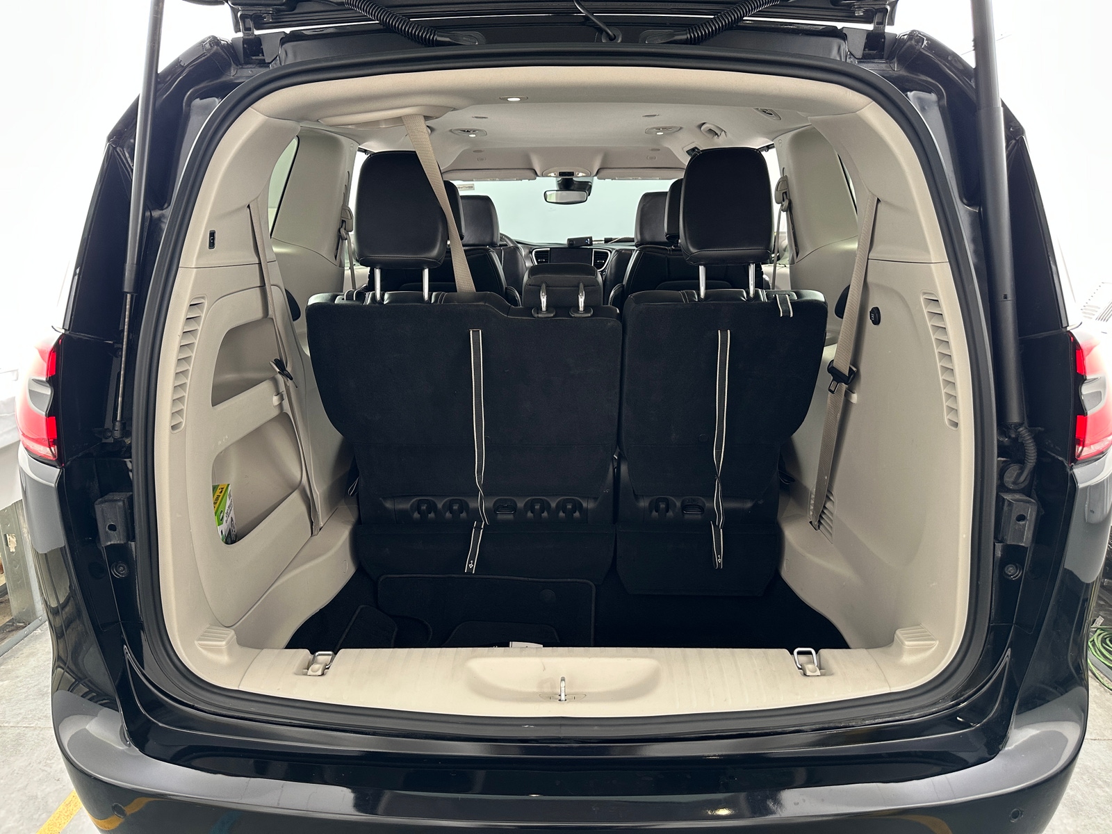 Thumbnail: 2024 Chrysler Pacifica - 6