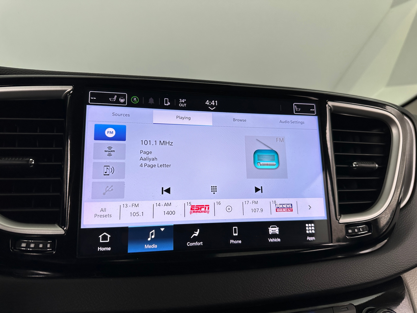 Thumbnail: 2024 Chrysler Pacifica - 3