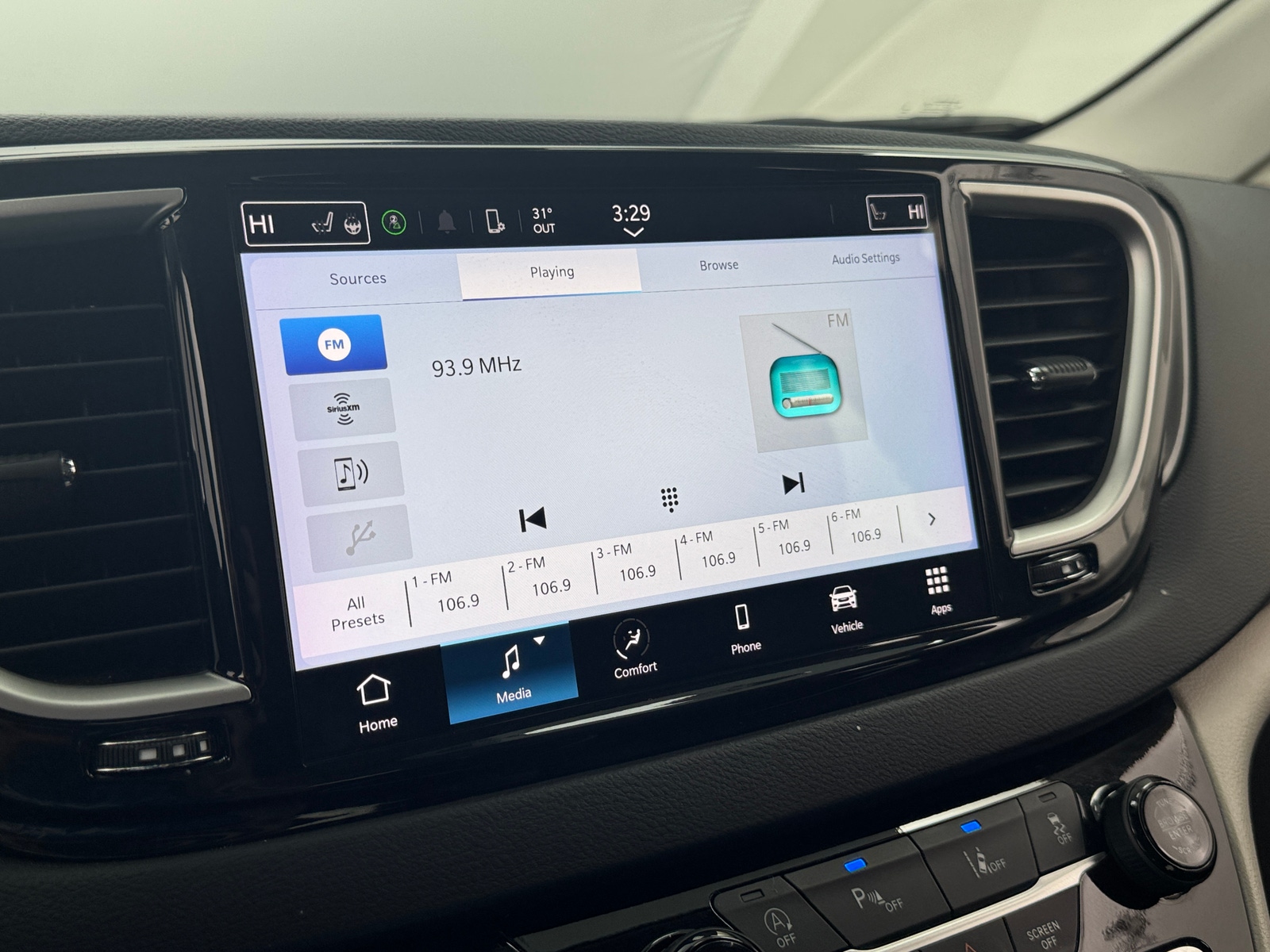 Thumbnail: 2024 Chrysler Pacifica - 3