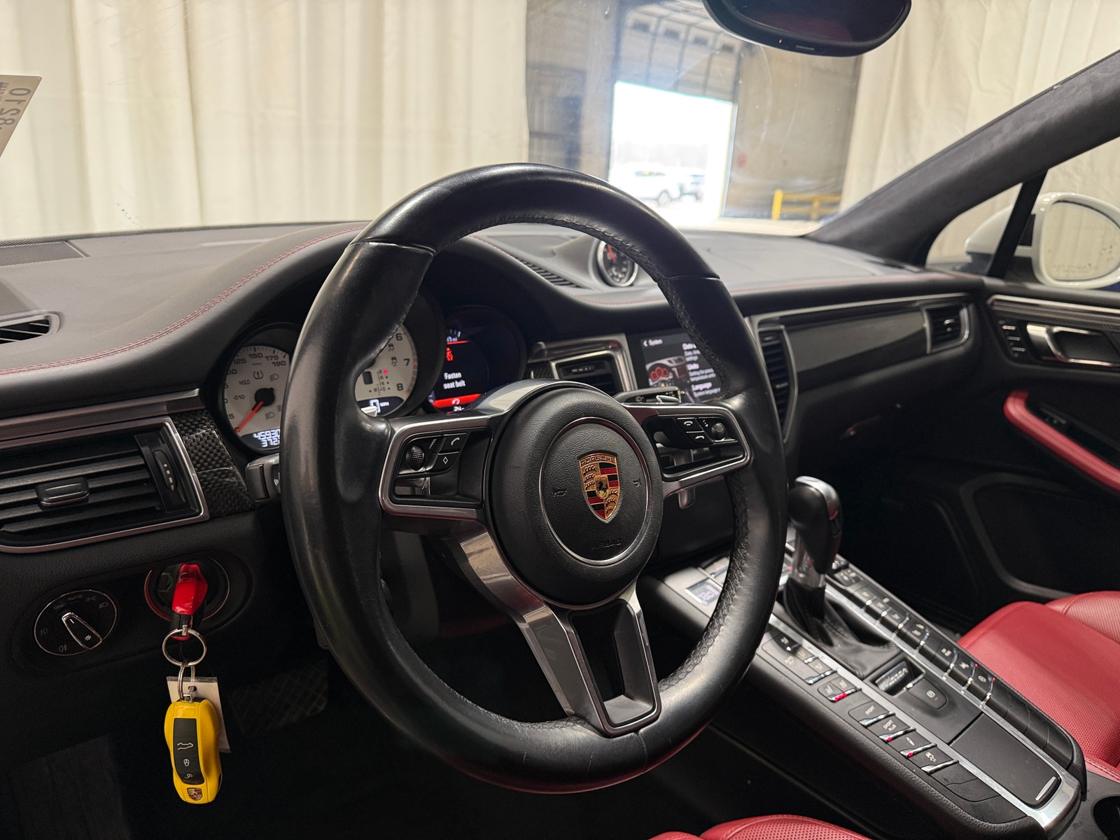 Thumbnail: 2017 Porsche Macan - 4