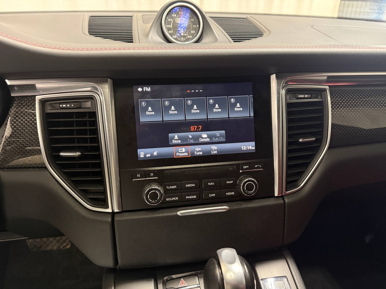 Thumbnail: 2017 Porsche Macan - 3