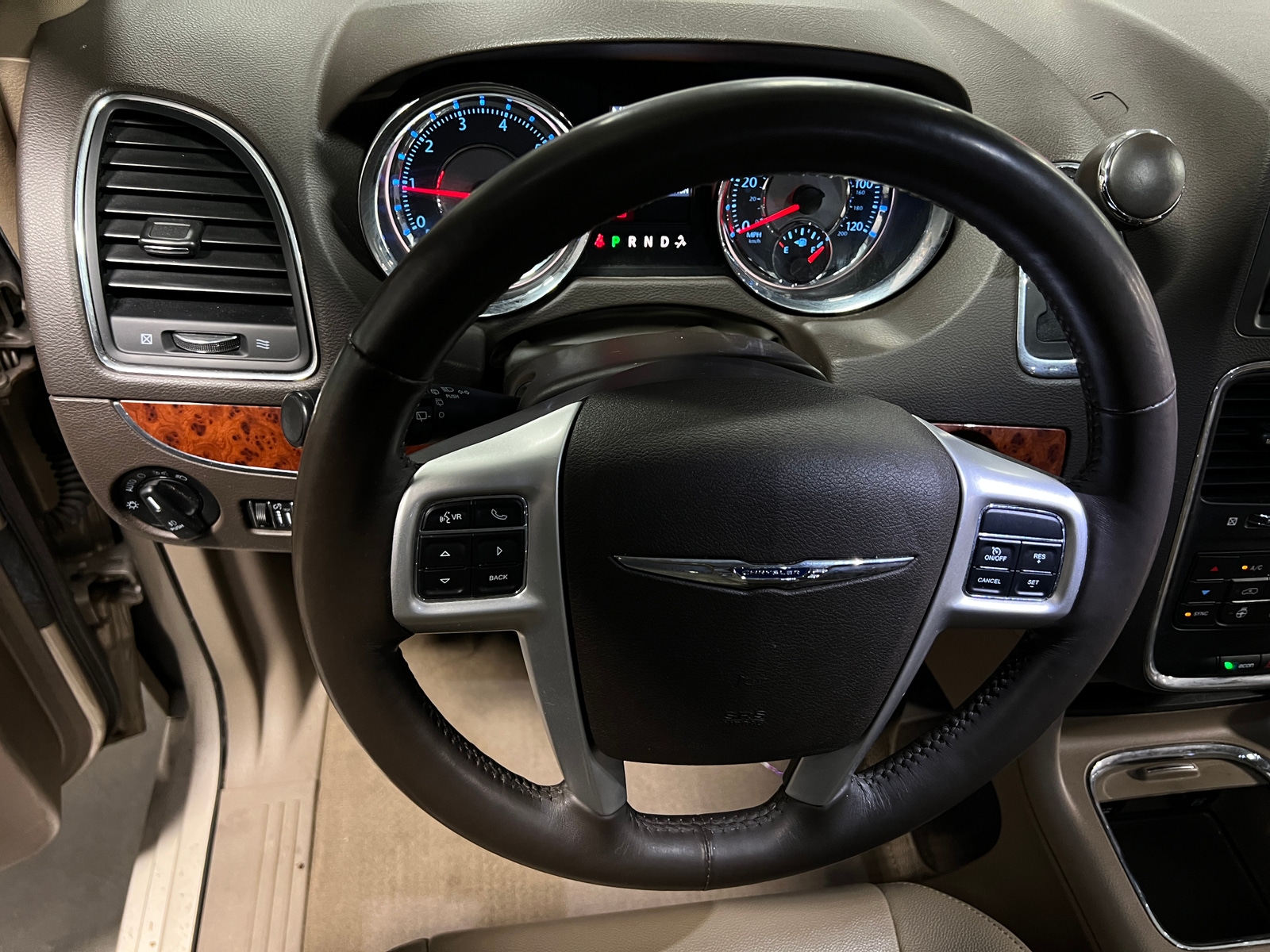 Thumbnail: 2016 Chrysler Town & Country - 4