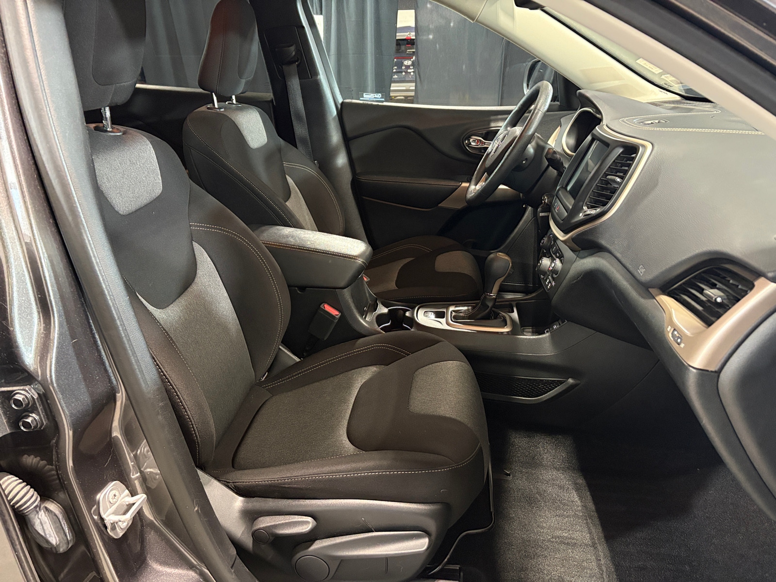 Thumbnail: 2018 Jeep Cherokee - 2