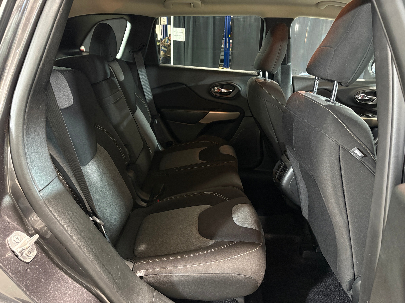 Thumbnail: 2018 Jeep Cherokee - 6