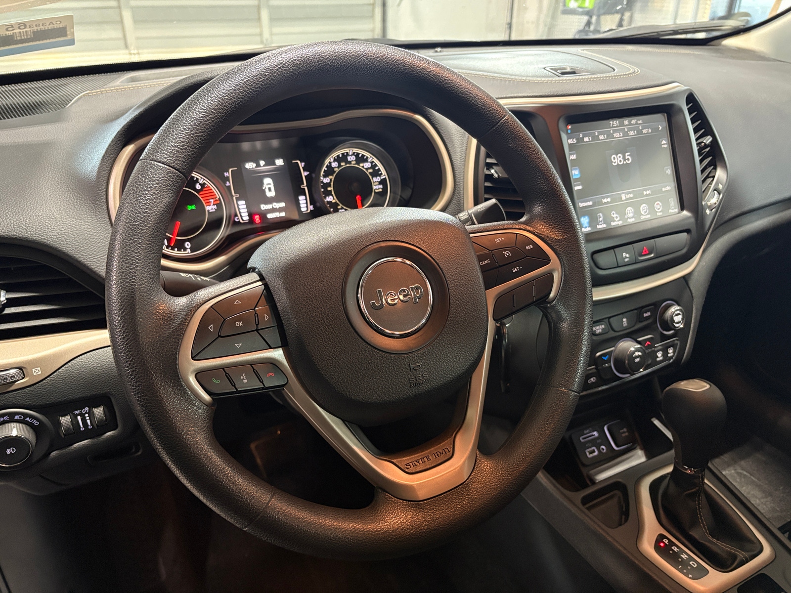 Thumbnail: 2018 Jeep Cherokee - 5