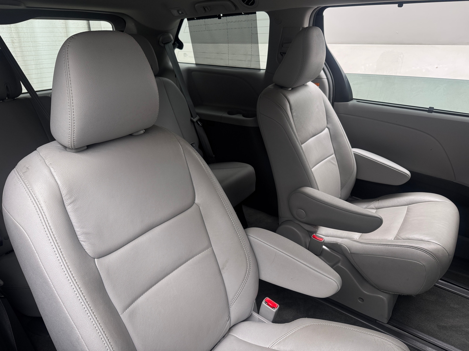 Thumbnail: 2018 Toyota Sienna - 5