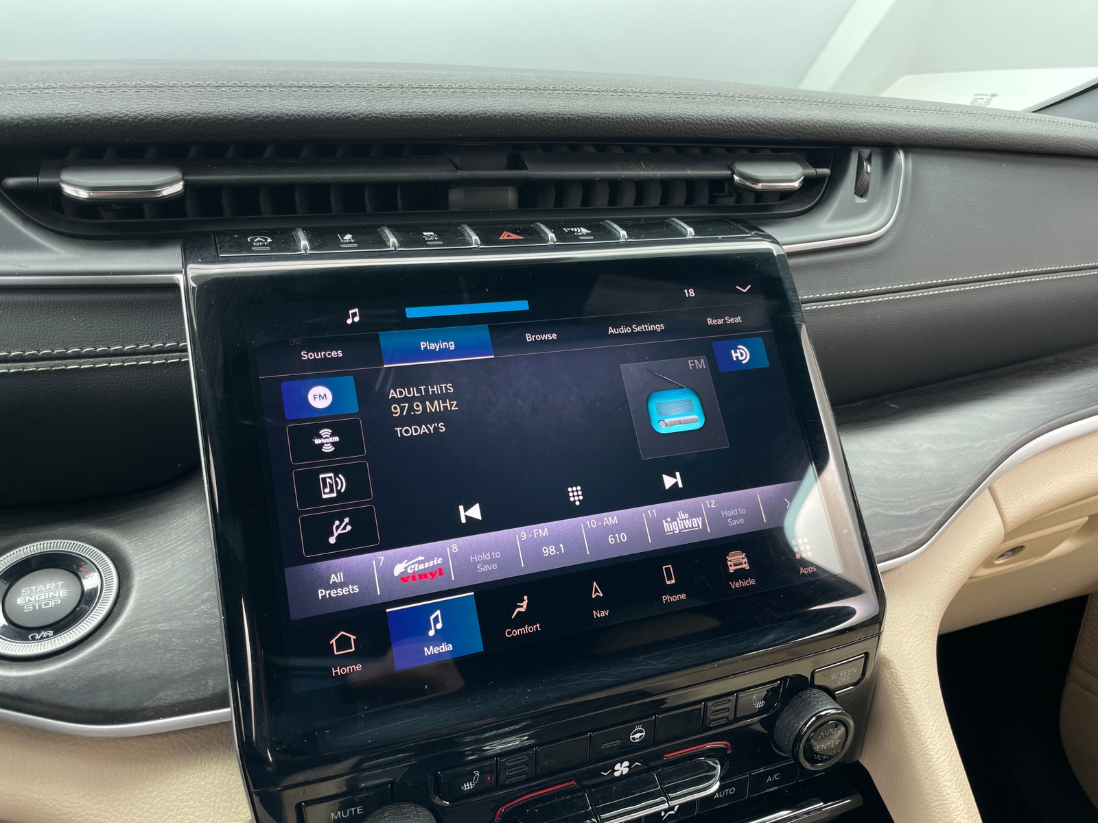 Thumbnail: 2023 Jeep Grand Cherokee L - 3