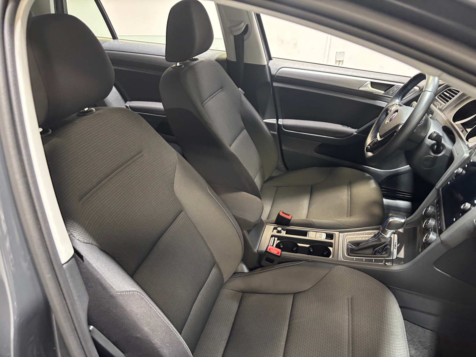 Thumbnail: 2019 Volkswagen e-Golf - 2