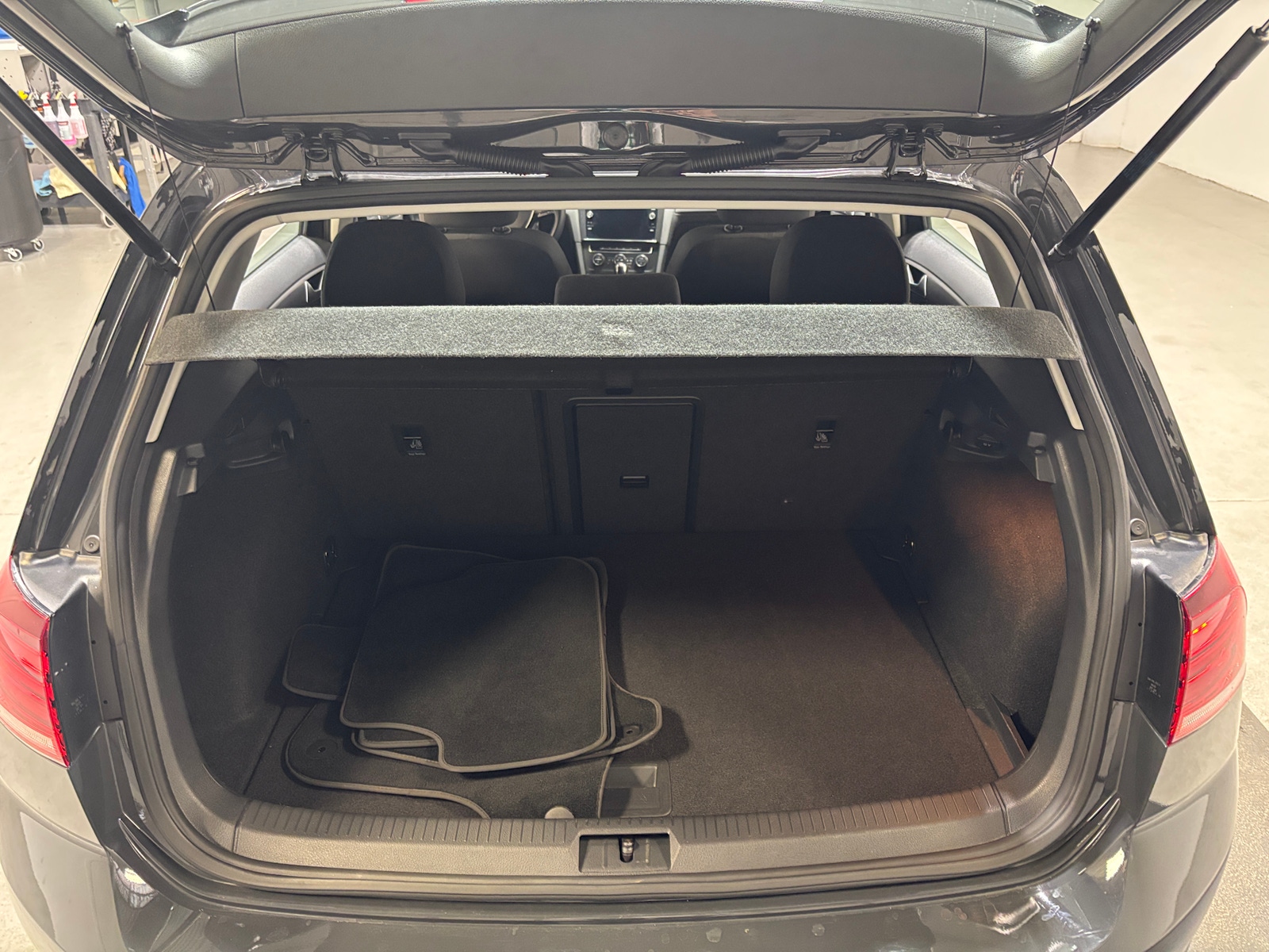 Thumbnail: 2019 Volkswagen e-Golf - 7