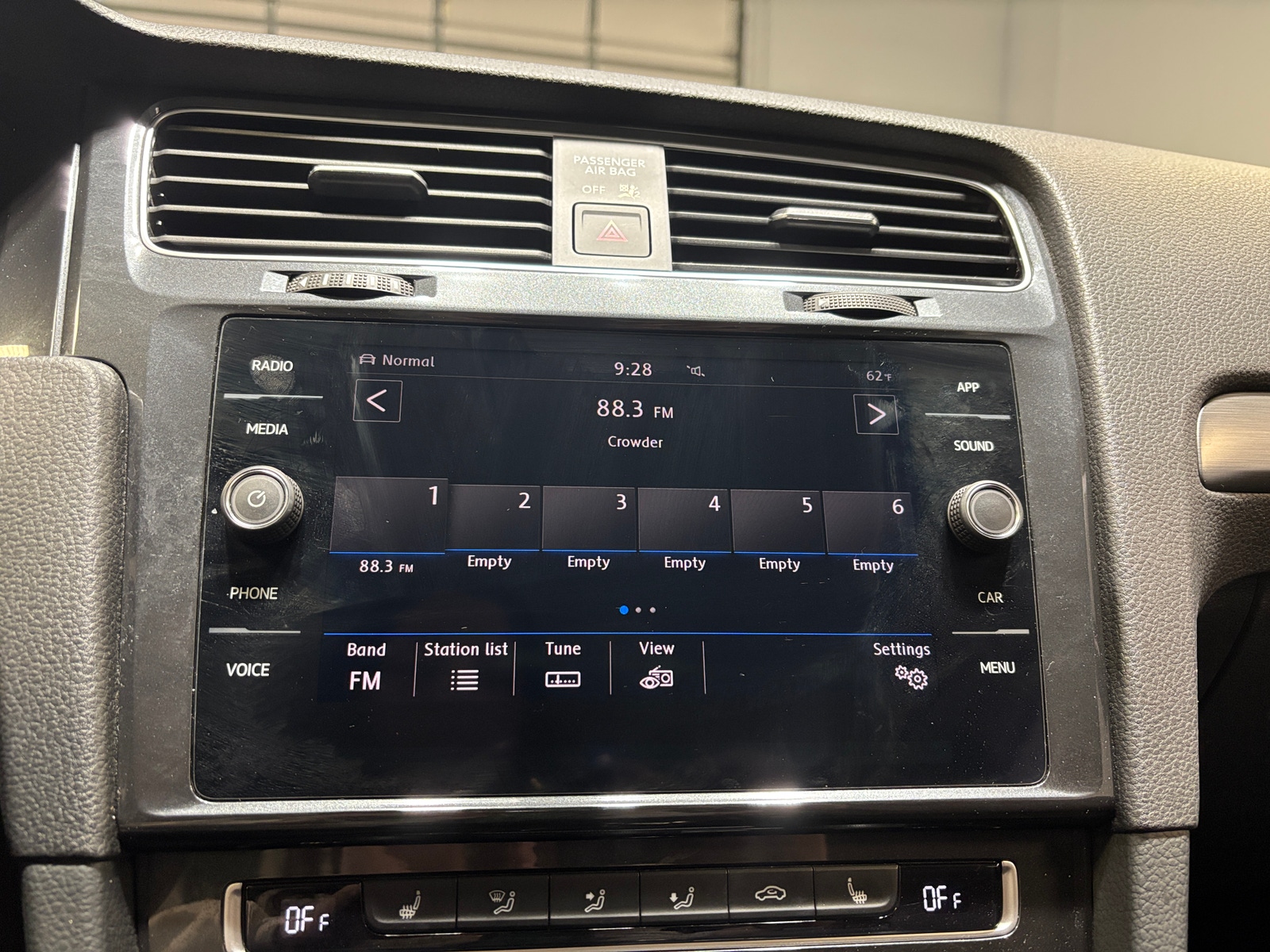 Thumbnail: 2019 Volkswagen e-Golf - 4