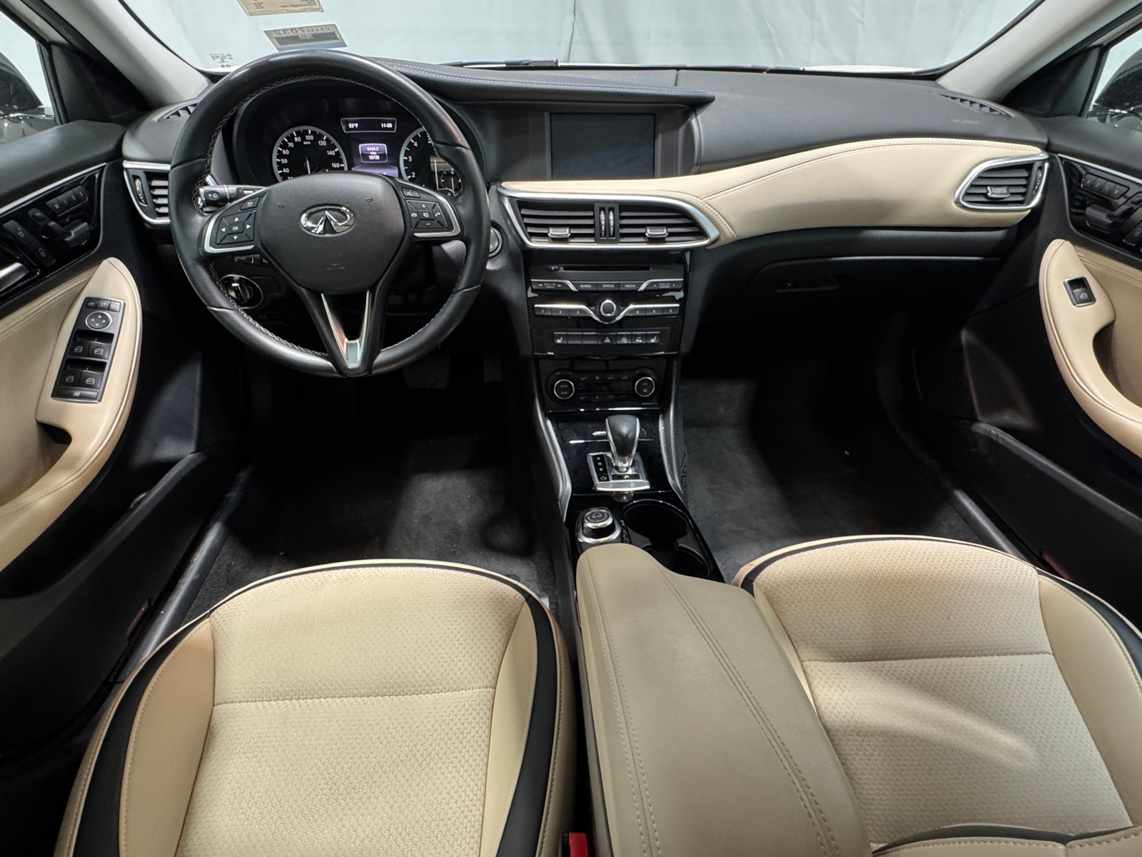 Thumbnail: 2019 INFINITI QX30 - 3