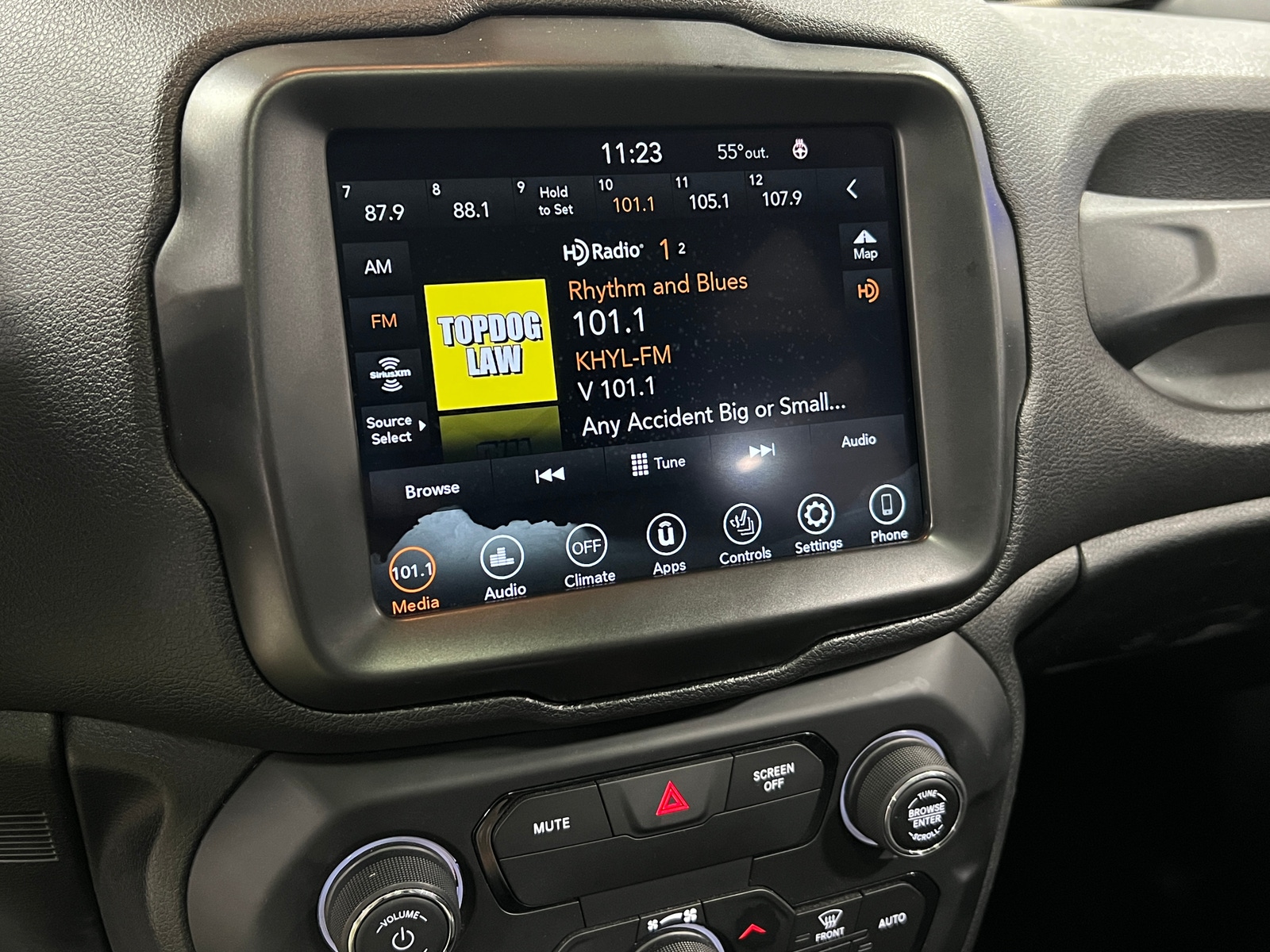 Thumbnail: 2018 Jeep Renegade - 3