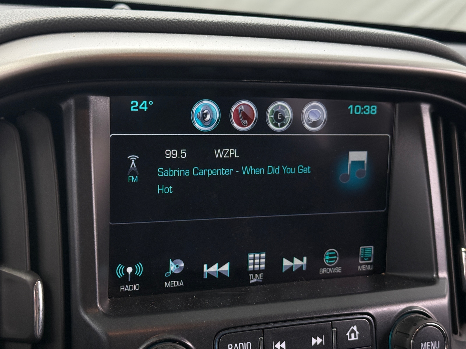 Thumbnail: 2017 Chevrolet Colorado - 3