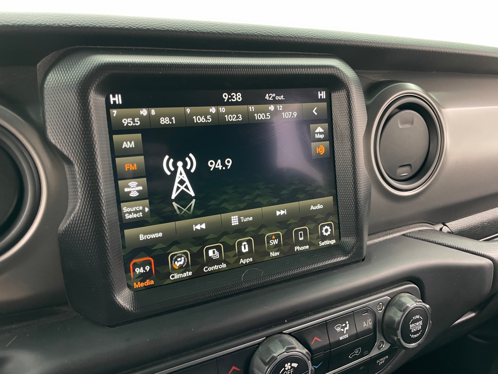 Thumbnail: 2022 Jeep Wrangler - 4