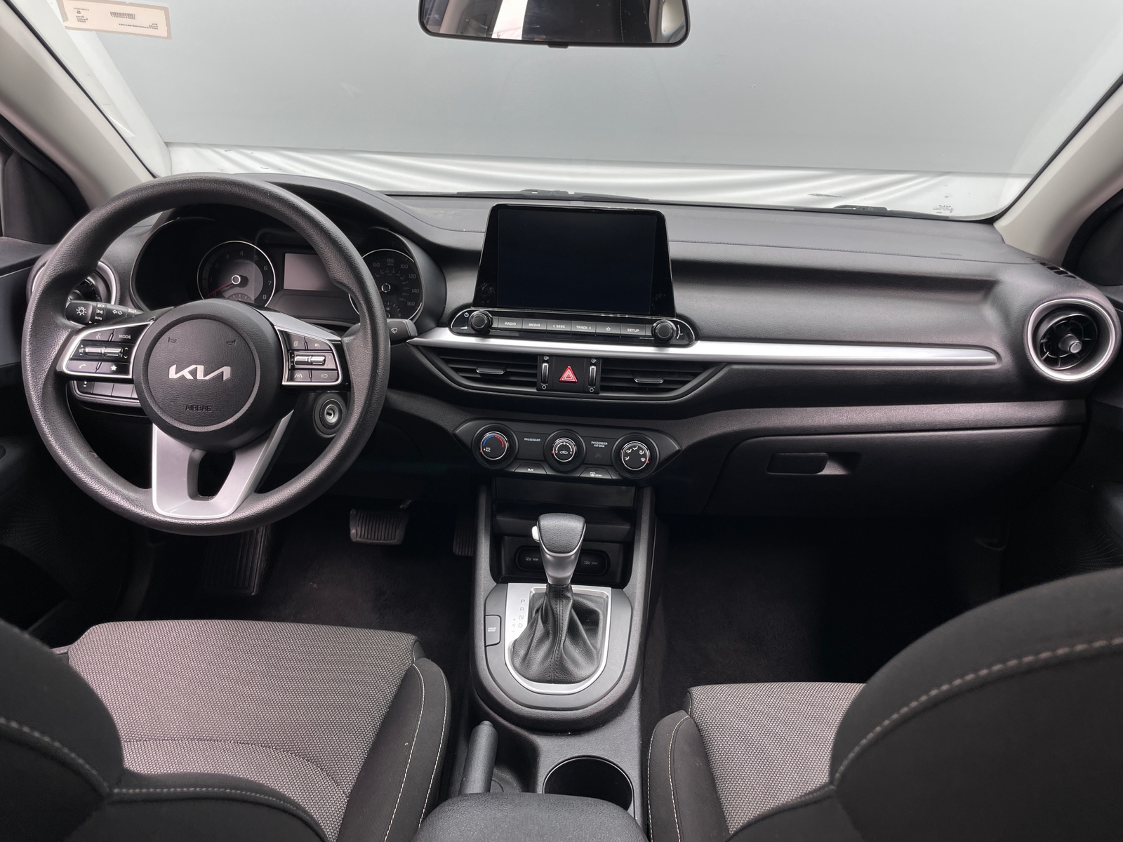 Thumbnail: 2022 Kia Forte - 3