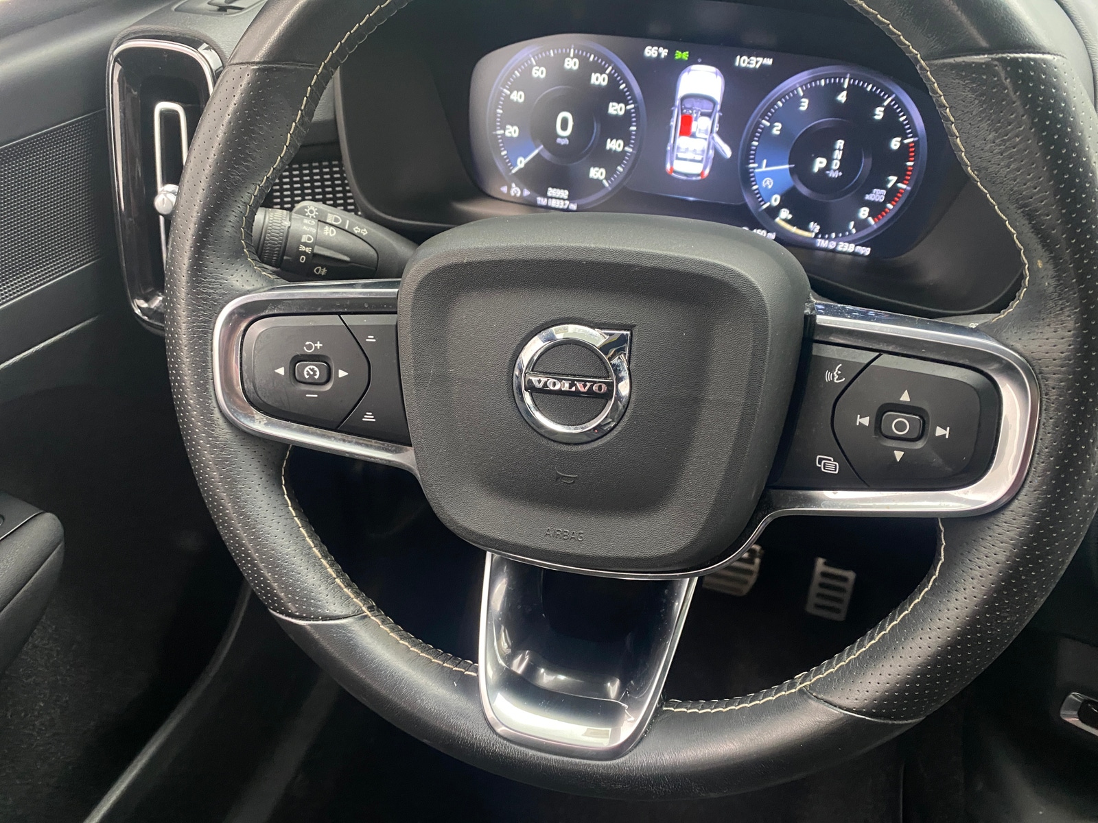 Thumbnail: 2021 Volvo XC40 - 4