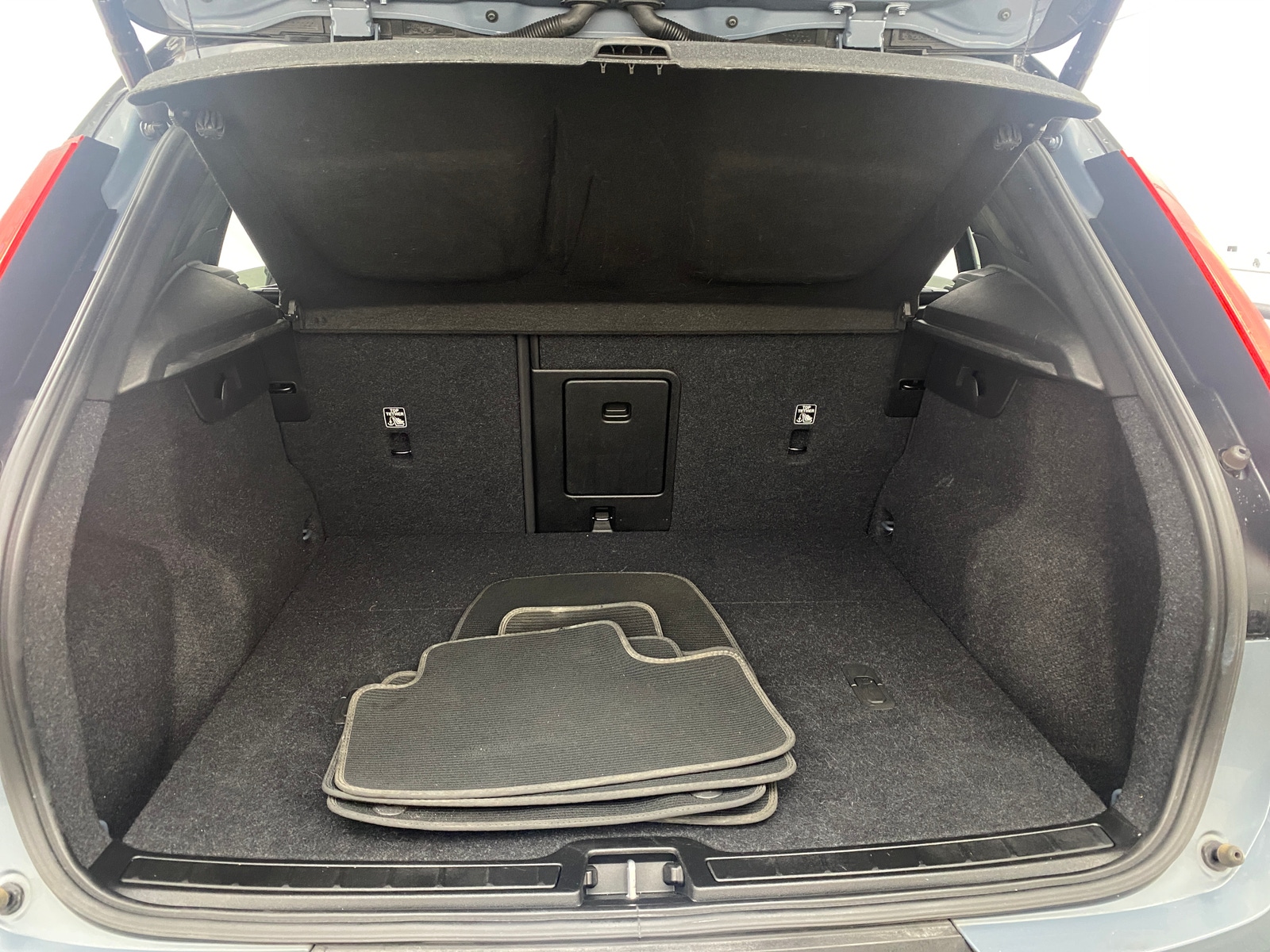 Thumbnail: 2021 Volvo XC40 - 6