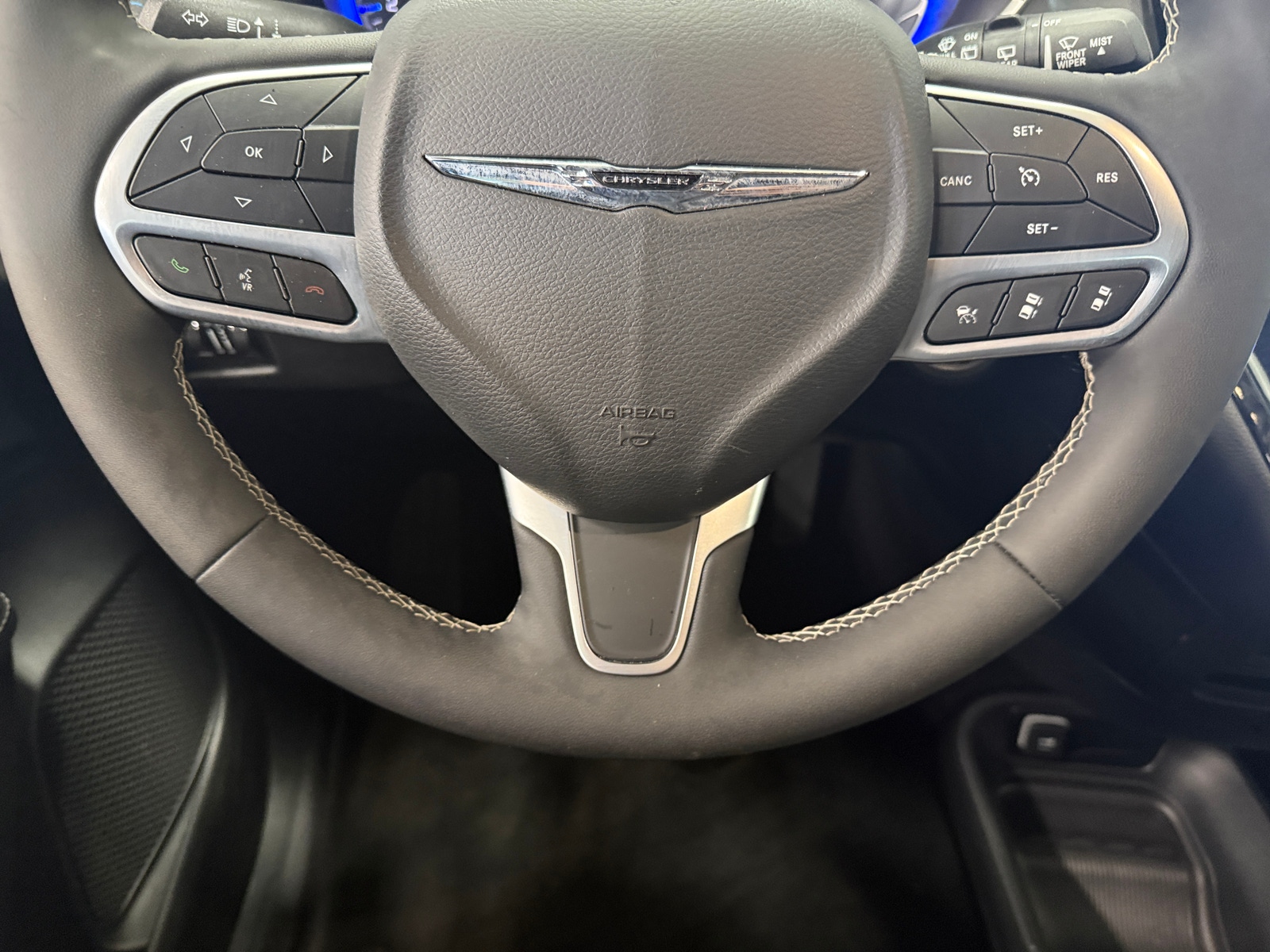 Thumbnail: 2025 Chrysler Pacifica - 4