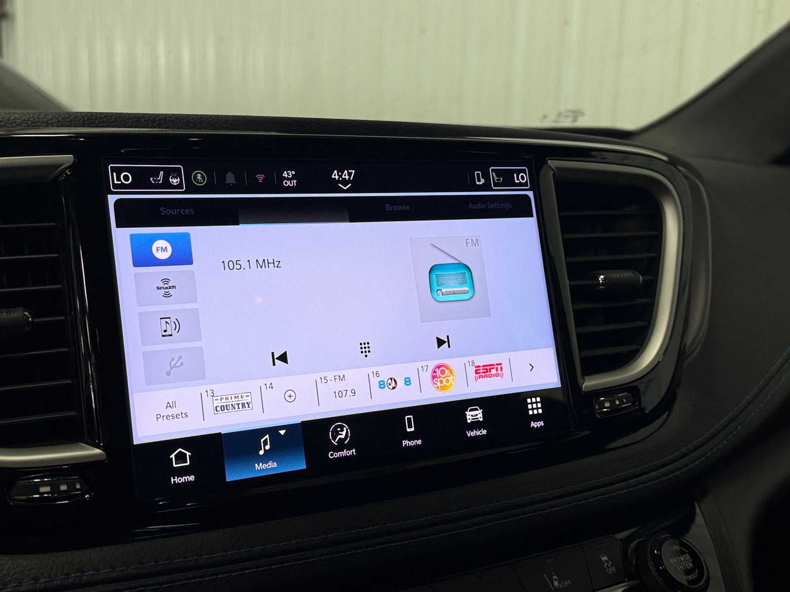 Thumbnail: 2025 Chrysler Pacifica - 3