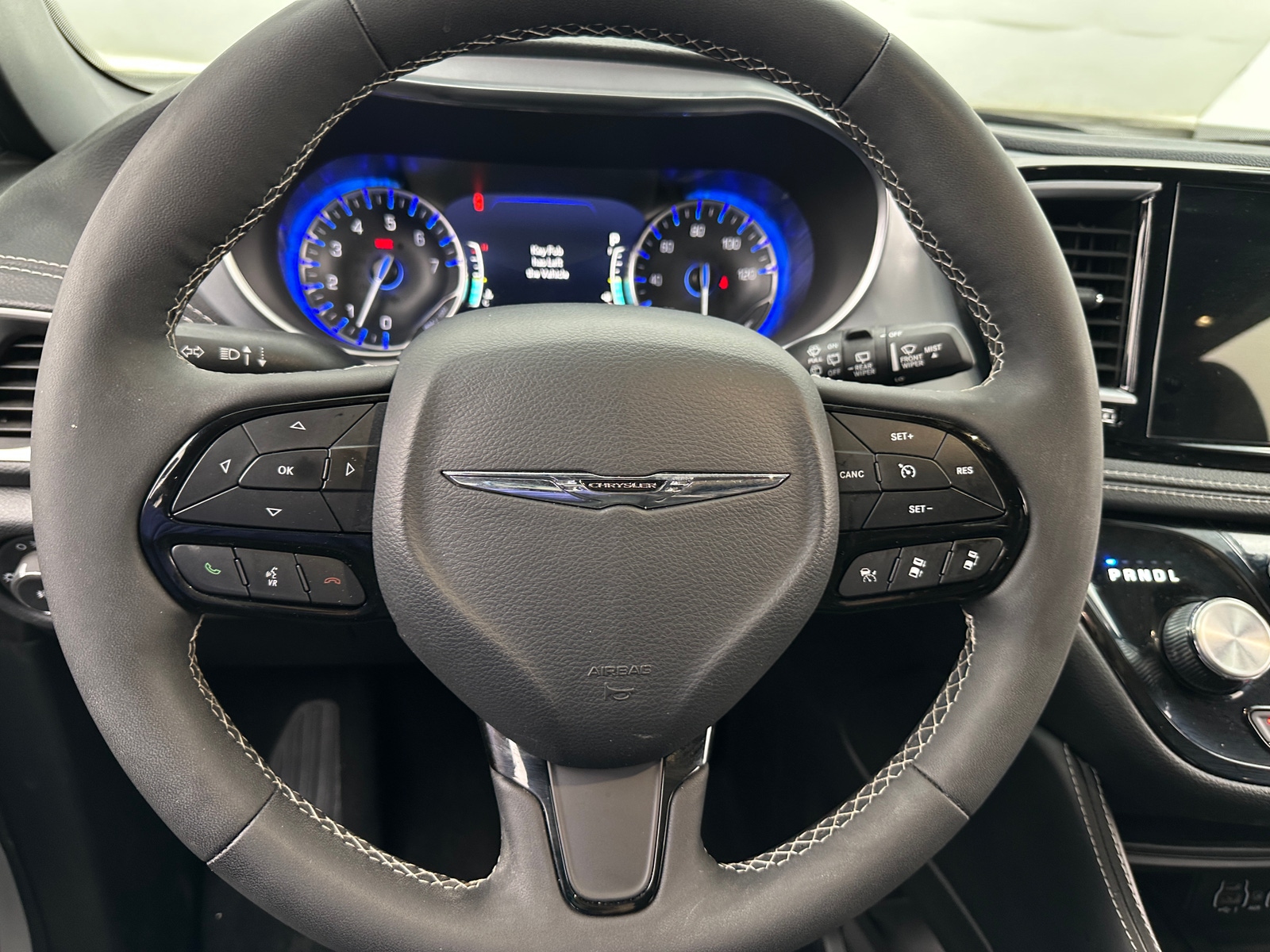 Thumbnail: 2025 Chrysler Pacifica - 4