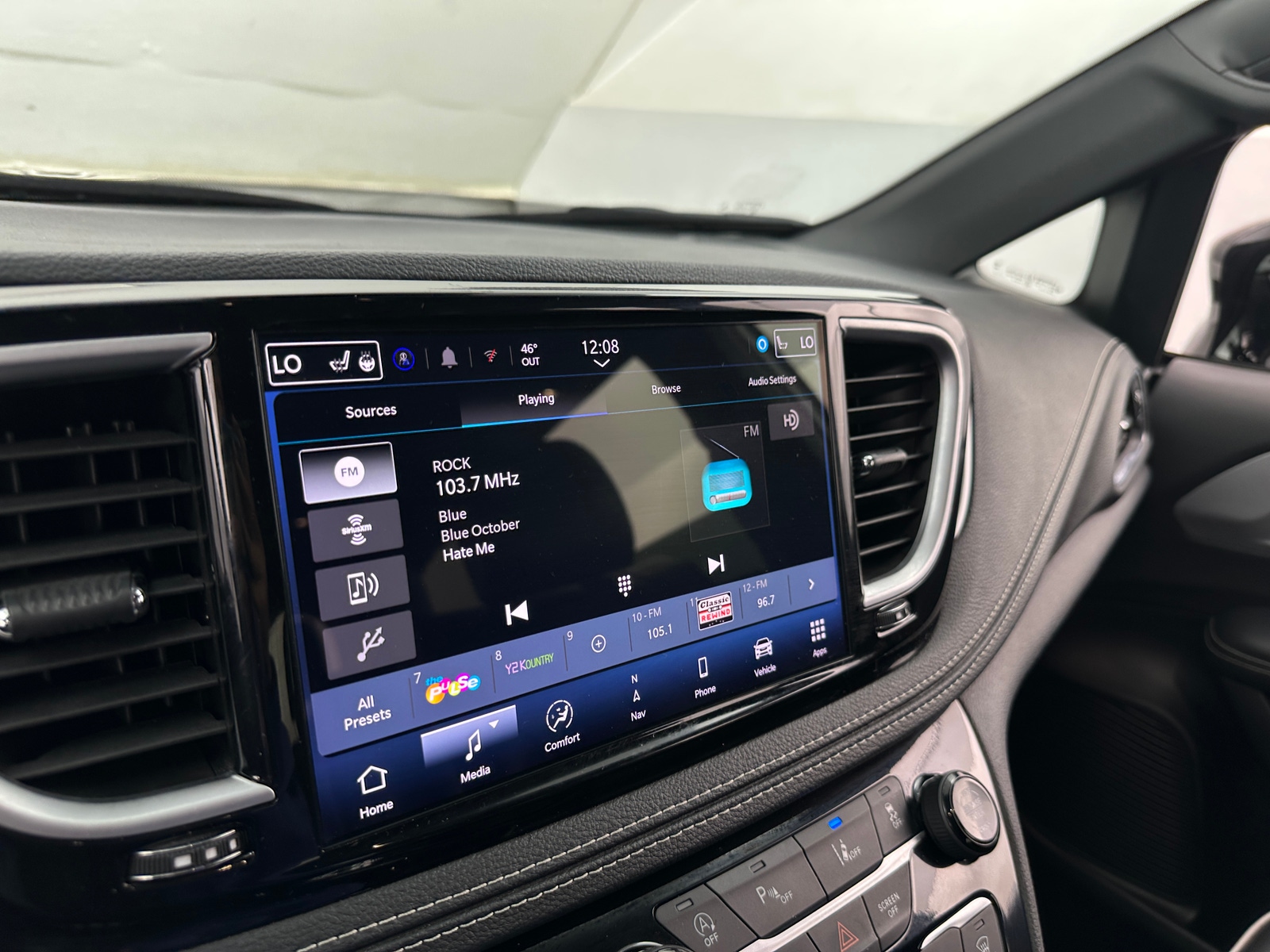 Thumbnail: 2025 Chrysler Pacifica - 3